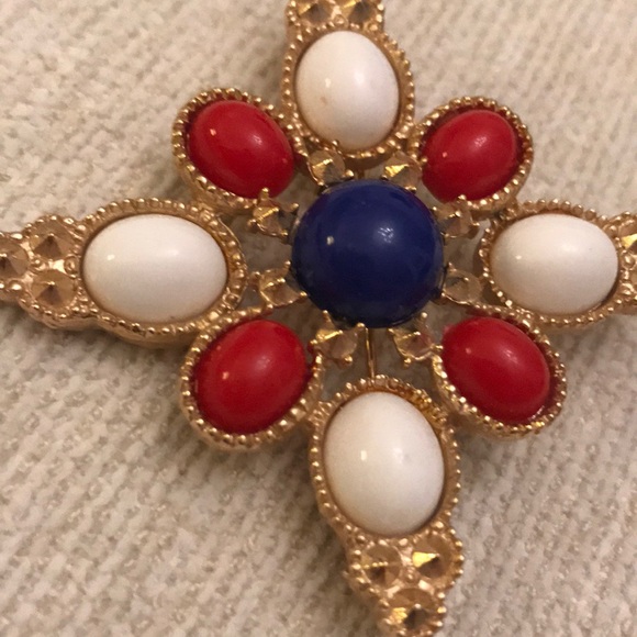 Sarah Coventry Red, White, Blue & gold brooch - Picture 2 of 7